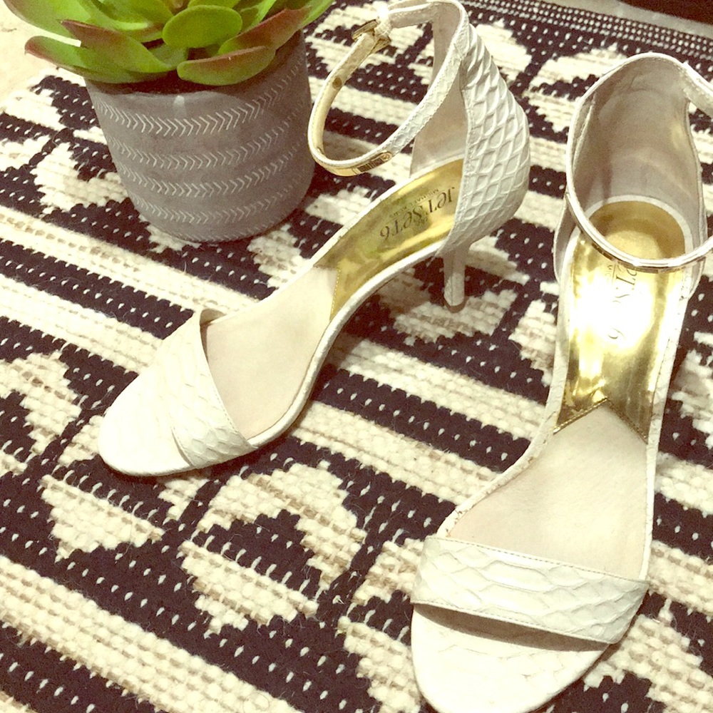 MK low heel pumps